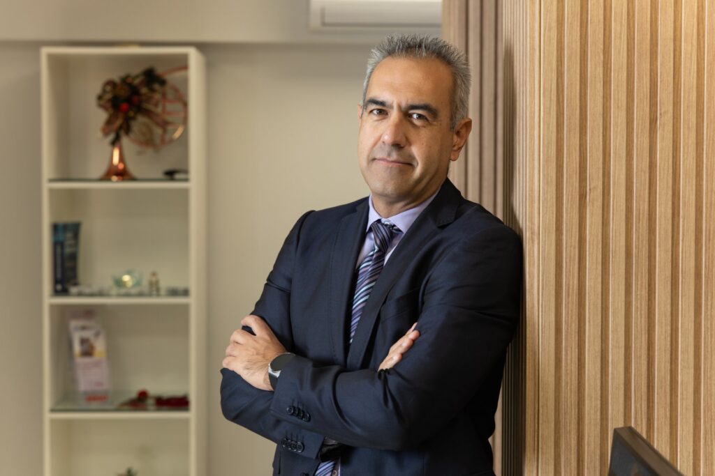 Κωνσταντίνος Βάλβης, Οικονομολόγος, Σύμβουλος Επιχειρήσεων